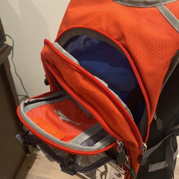 High Sierra Hydration Backpack - Picture 3 of 6